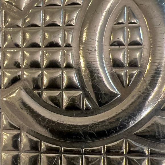 CHANEL Quilted Silver Accessory Case - Picture 14 of 16